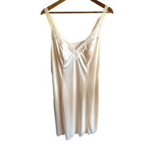 Vintage 60's-70's Vanity Fair Slip Dress . Cream. Union Made in U.S.A. Size 40C